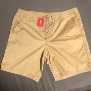 GUESS LOS ANGELES Casual Drawstring Chino Shorts in Camel